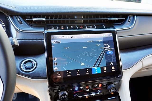 Used 2023 White Jeep Limited image 28