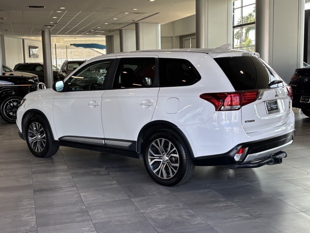 2017 Mitsubishi Outlander ES photo 7