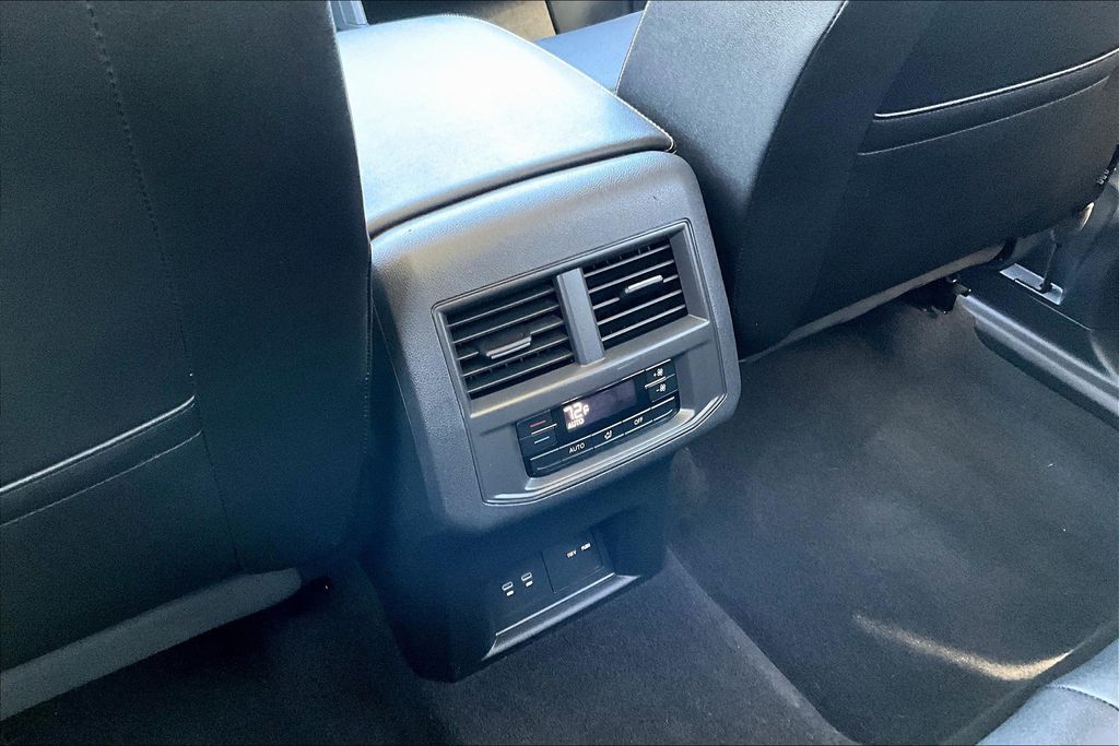 2023 Volkswagen Atlas V6 SEL photo 9