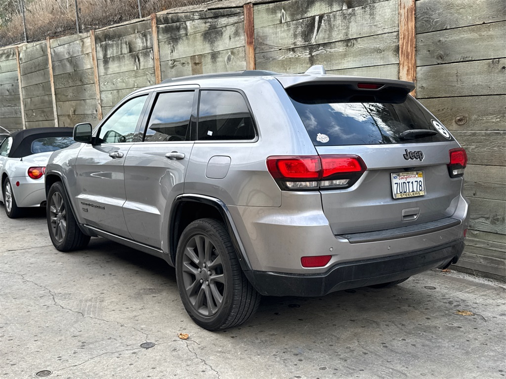 2016 Jeep Grand Cherokee Limited Anniversary Edition photo 4