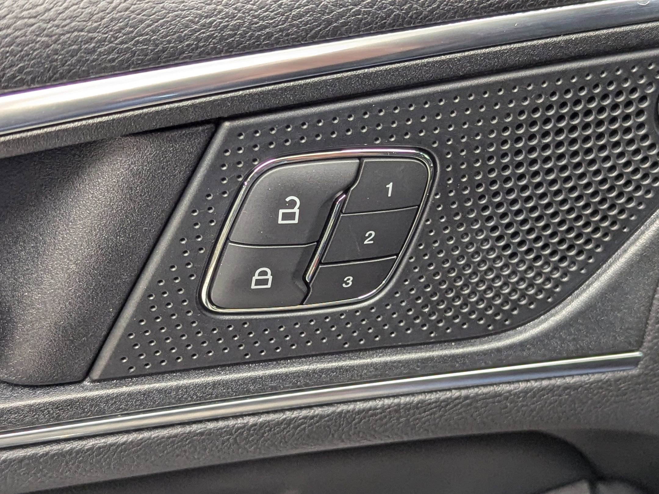 2021 Ford Edge ST photo 16