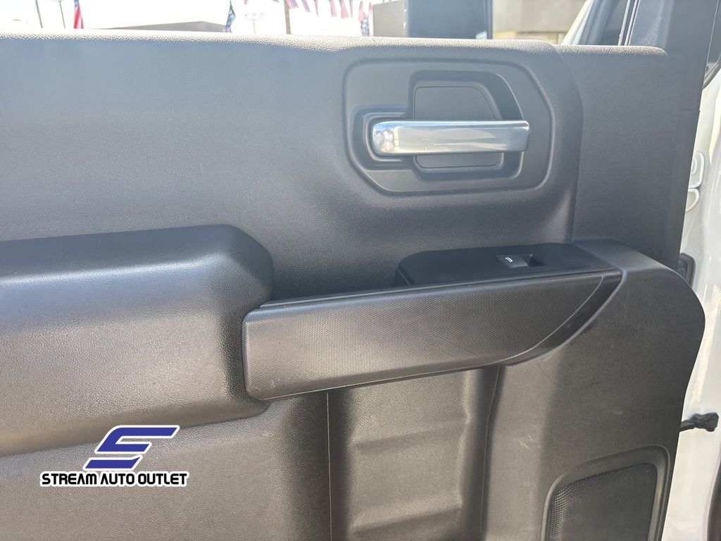 2022 Chevrolet Silverado 2500HD Custom photo 17