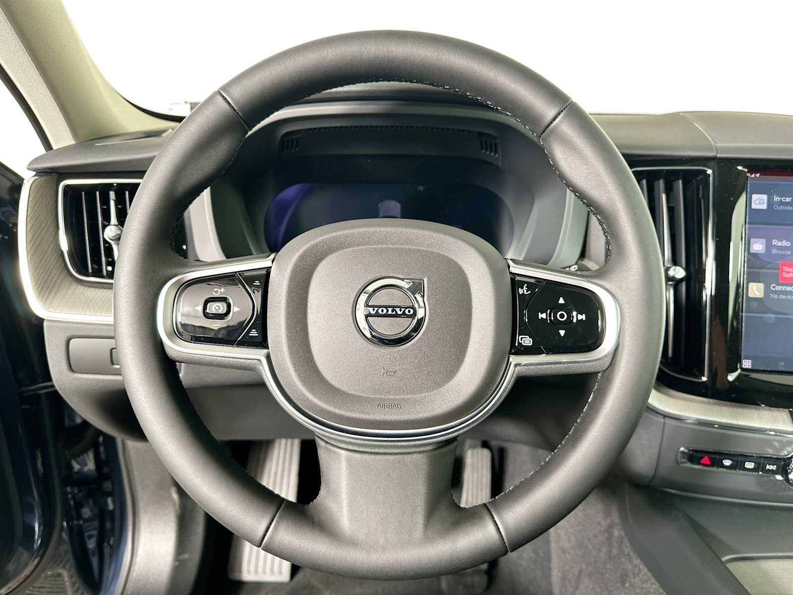 2025 Volvo XC60 T8 Plus photo 11