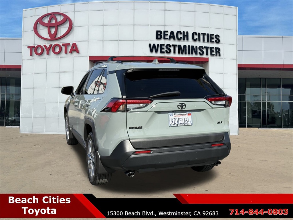 2022 Toyota RAV4 XLE Premium photo 2