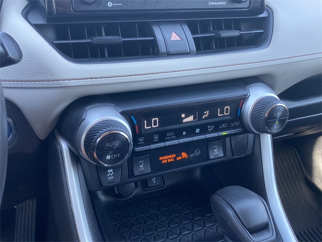 2021 Toyota RAV4 XLE photo 25