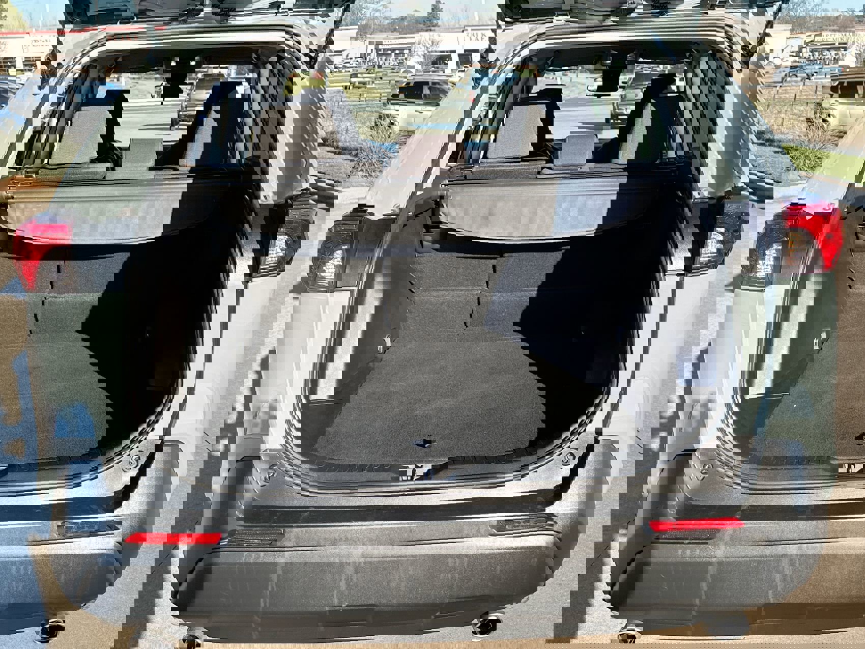 2022 Toyota RAV4 XLE photo 22
