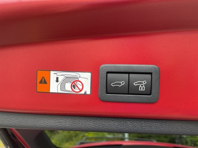 2025 Toyota Corolla Cross XLE photo 8