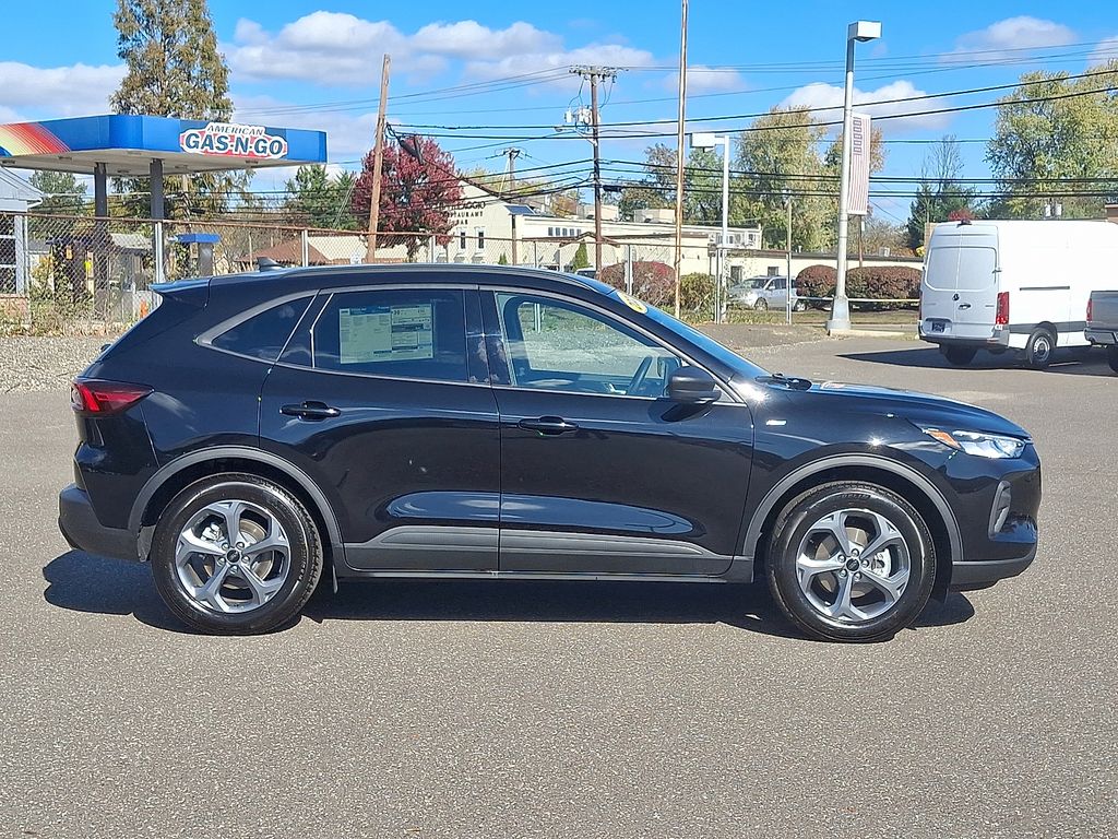 2025 Ford Escape ST-Line photo 3