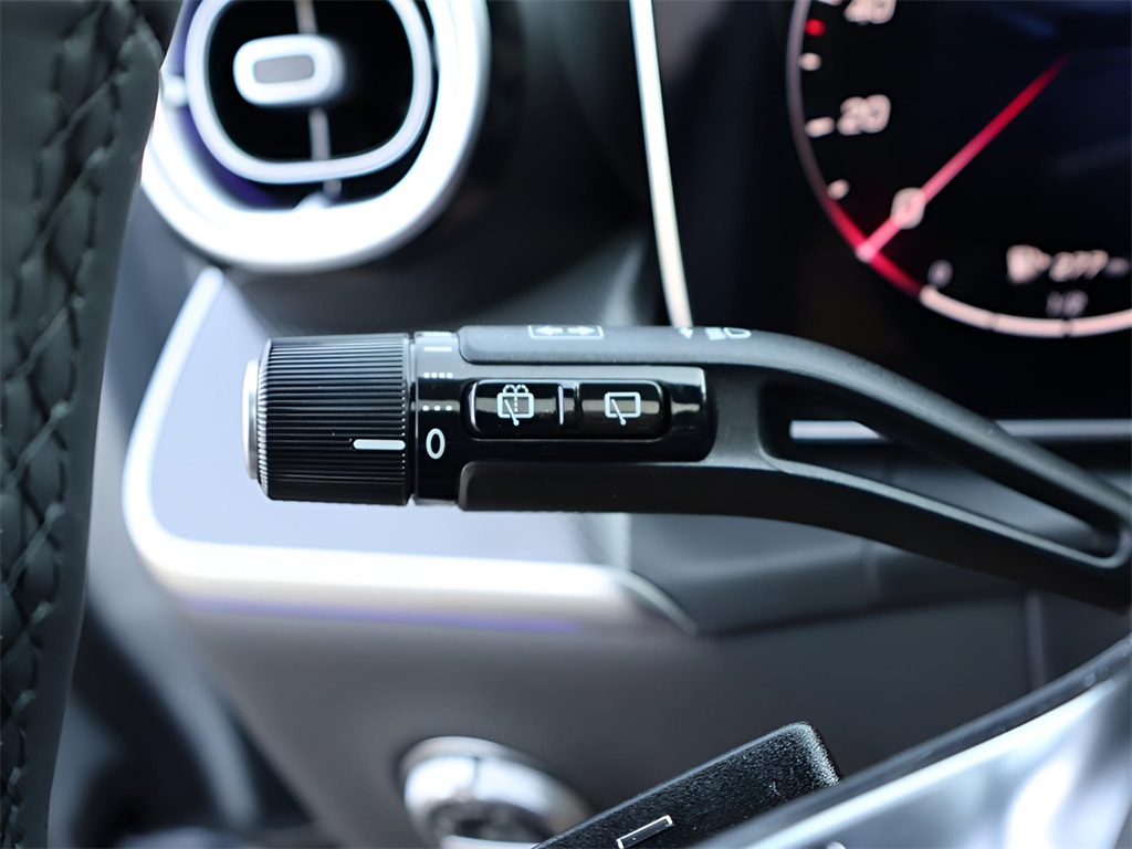 2025 Mercedes Benz GLC 300 4MATIC photo 38