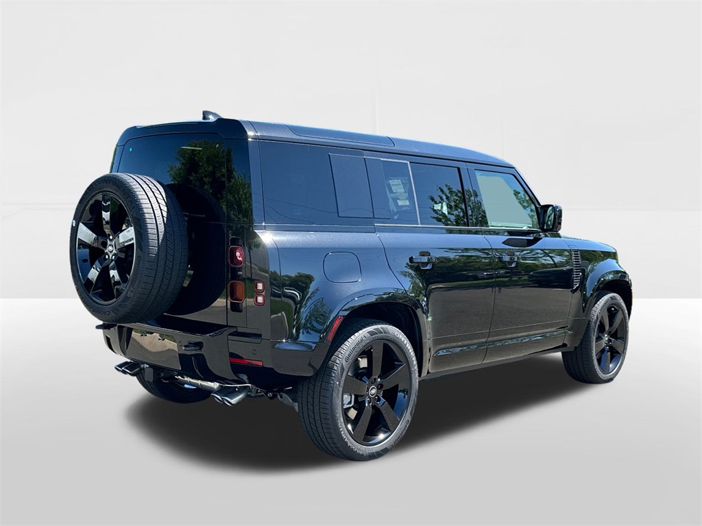 2025 Land Rover Defender 110 X-Dynamic SE photo 4