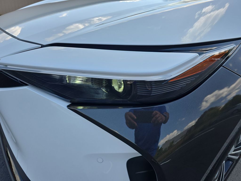 2024 Toyota bZ4X XLE photo 31