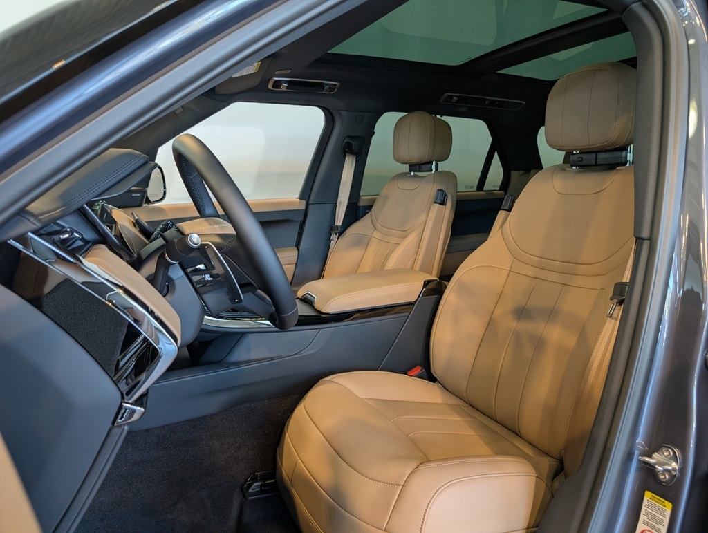 2025 Land Rover Range Rover Sport SE photo 9