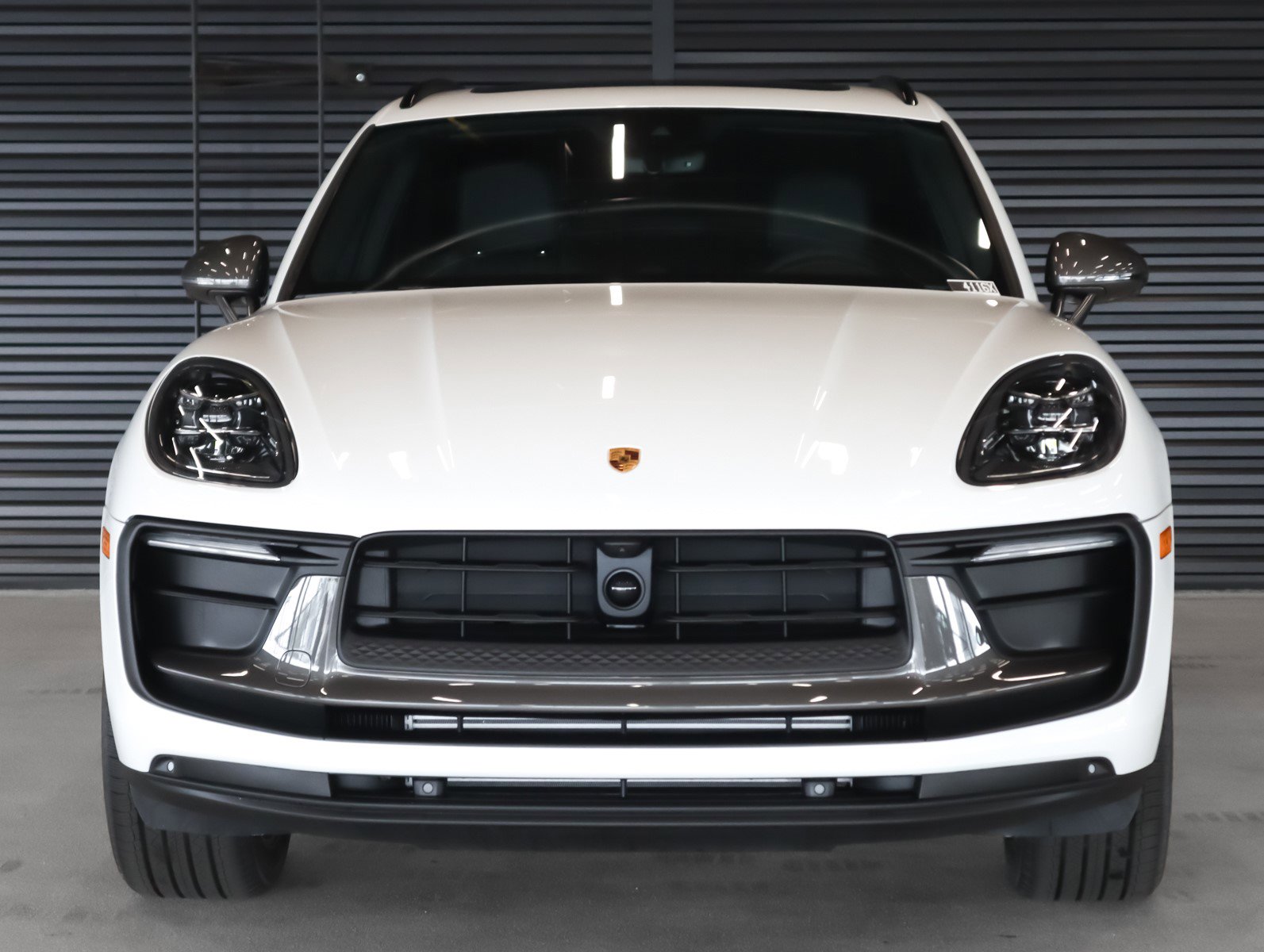 2025 Porsche Macan T photo 8