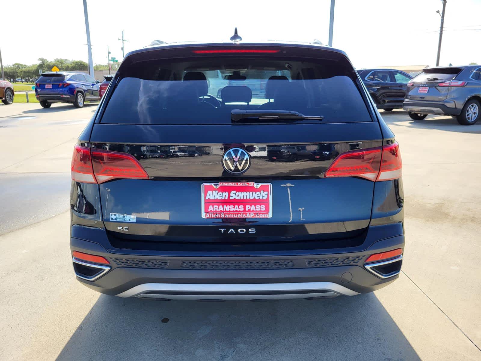 2024 Volkswagen Taos SE photo 4