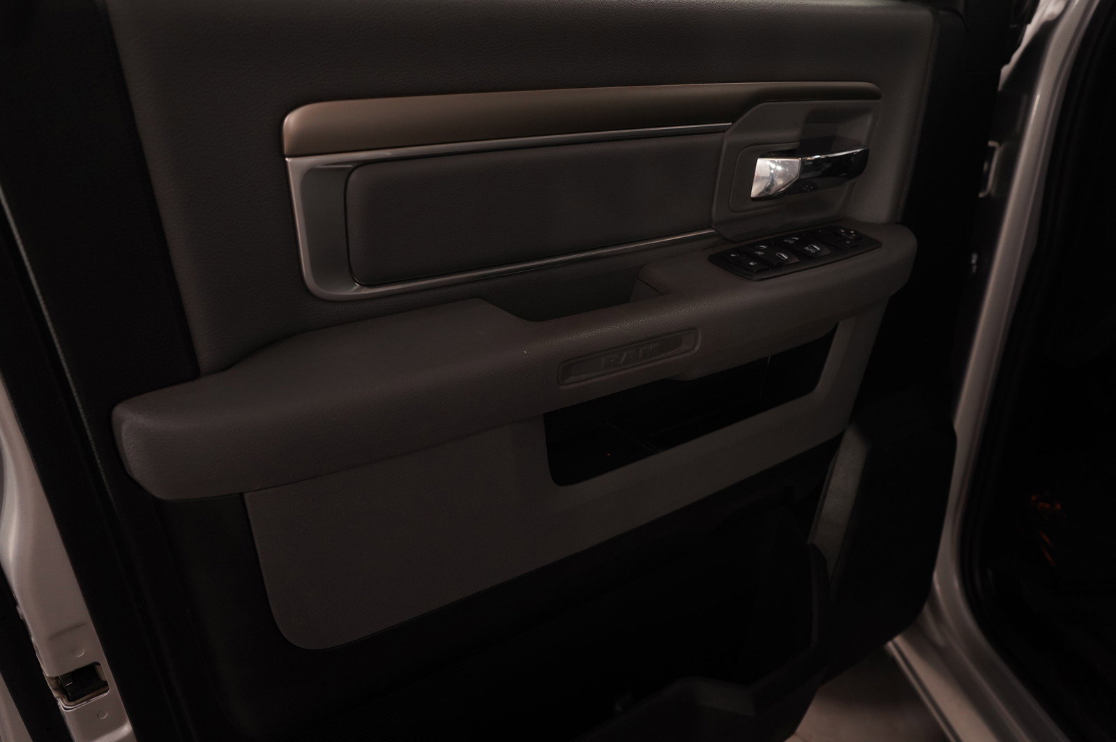2018 Ram 1500 SLT photo 23