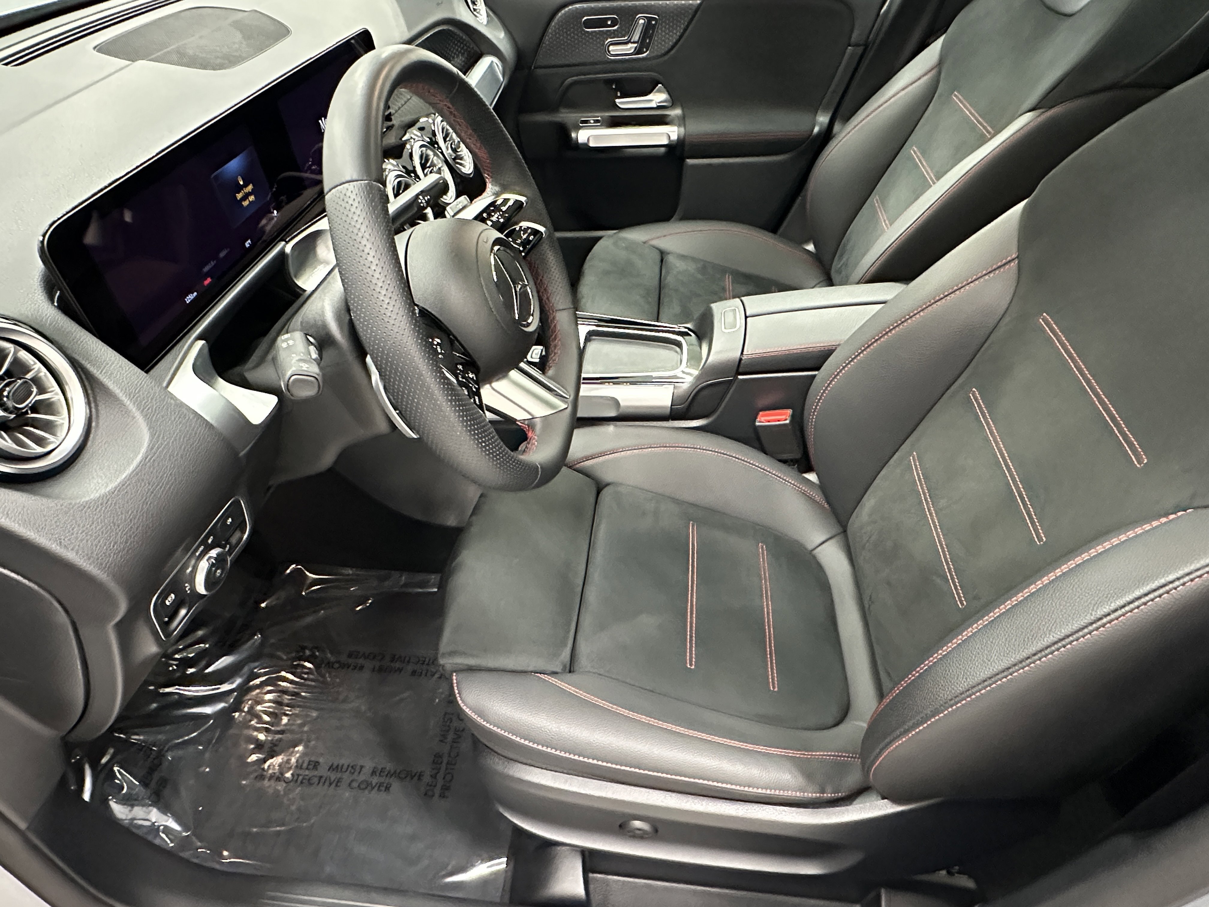 2024 Mercedes Benz GLB 250 photo 9