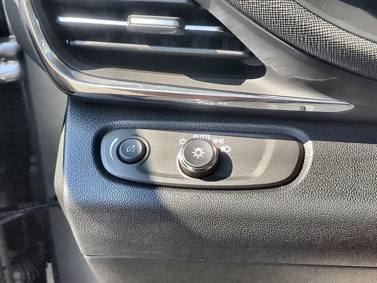 2025 Buick Envista Preferred photo 12