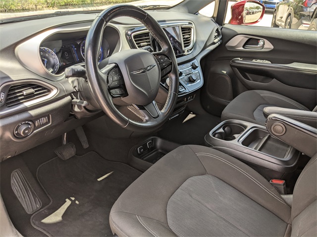 2020 Chrysler Pacifica Touring photo 15