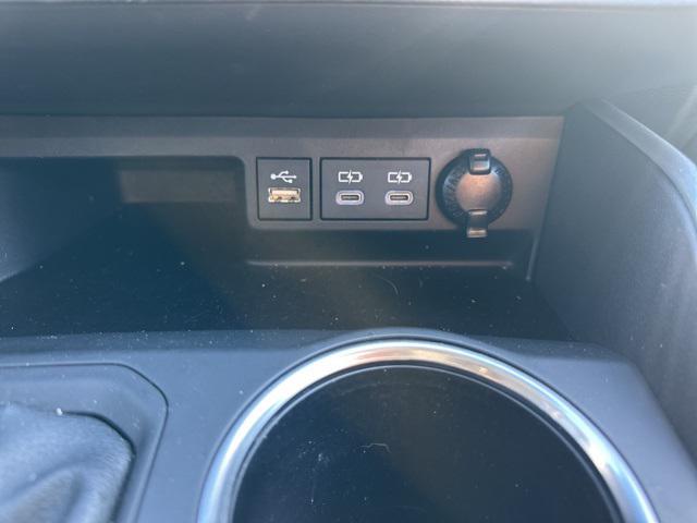 2024 Toyota Highlander LE photo 28