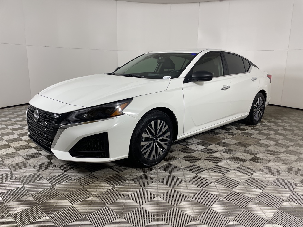 2025 Nissan Altima SV photo 4