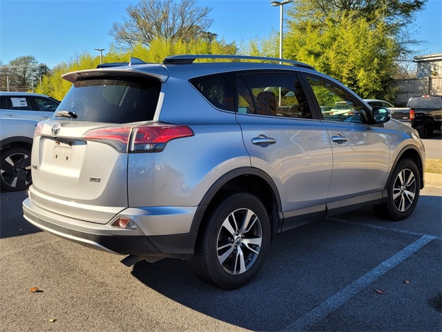 2018 Toyota RAV4 XLE photo 2