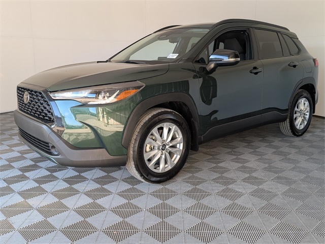 2025 Toyota Corolla Cross LE photo 4