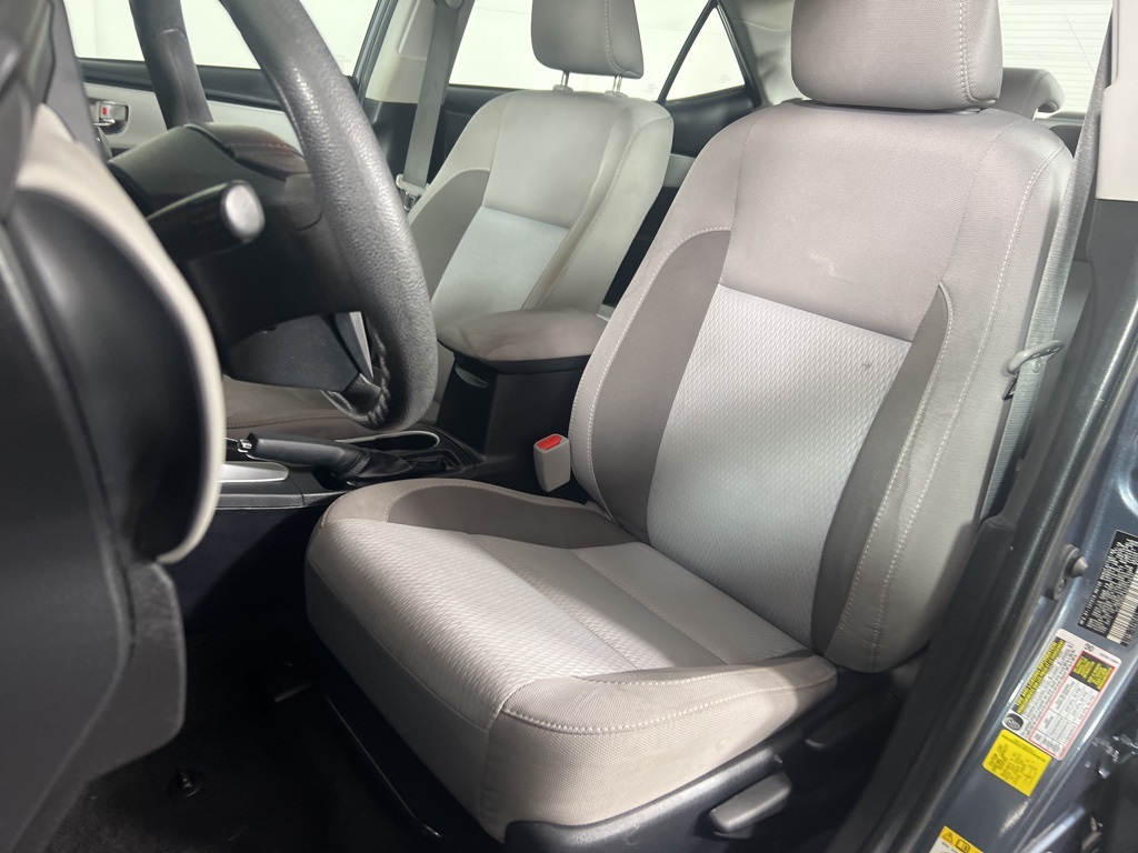 2019 Toyota Corolla LE photo 5