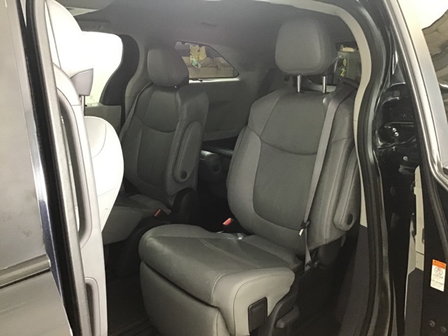 2022 Toyota Sienna Limited photo 17