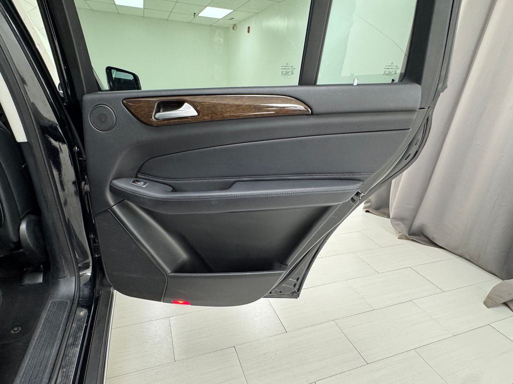 2018 Mercedes Benz GLS 450 4MATIC photo 16