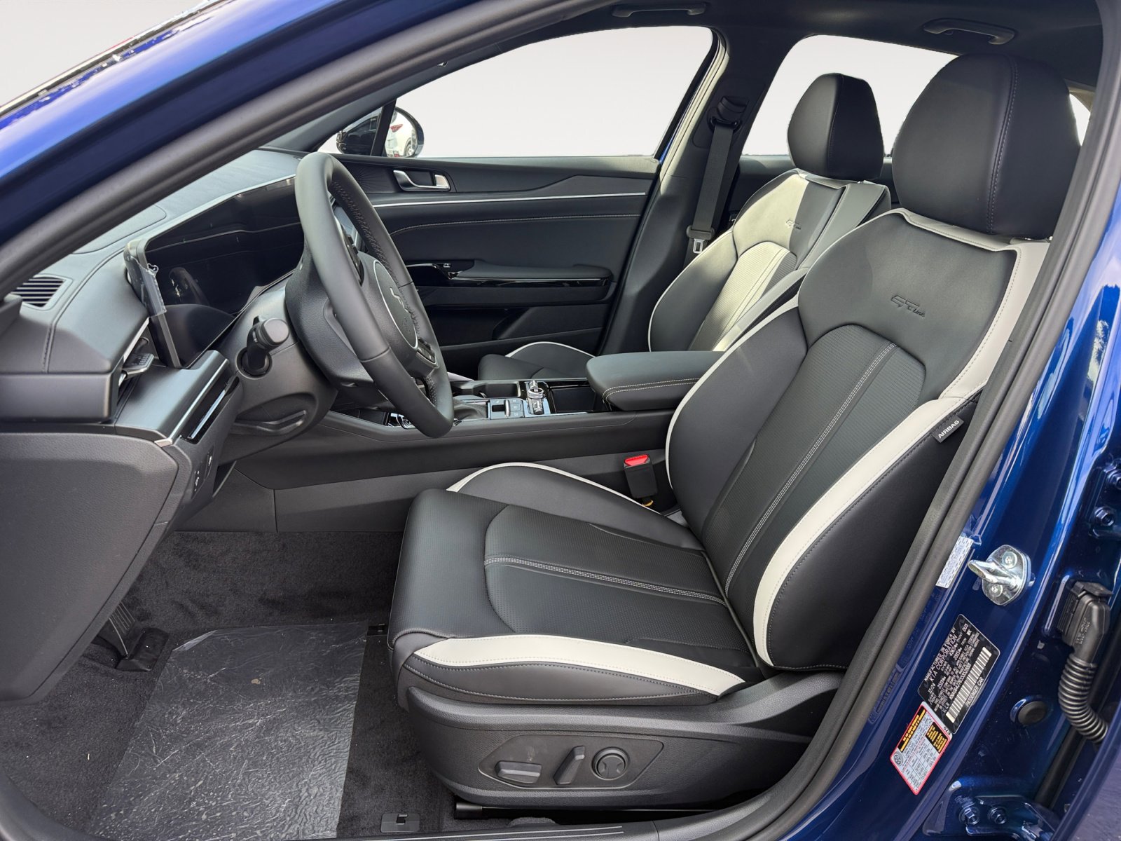 2025 Kia K5 GT-Line photo 10