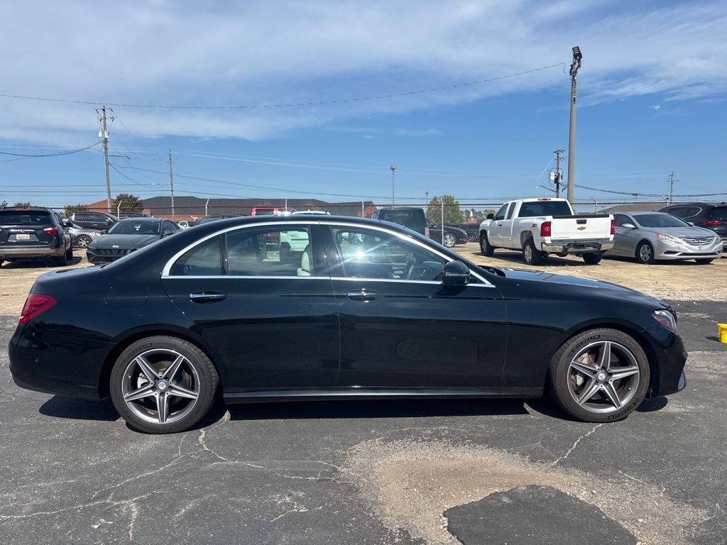 2017 Mercedes Benz E 300 photo 2