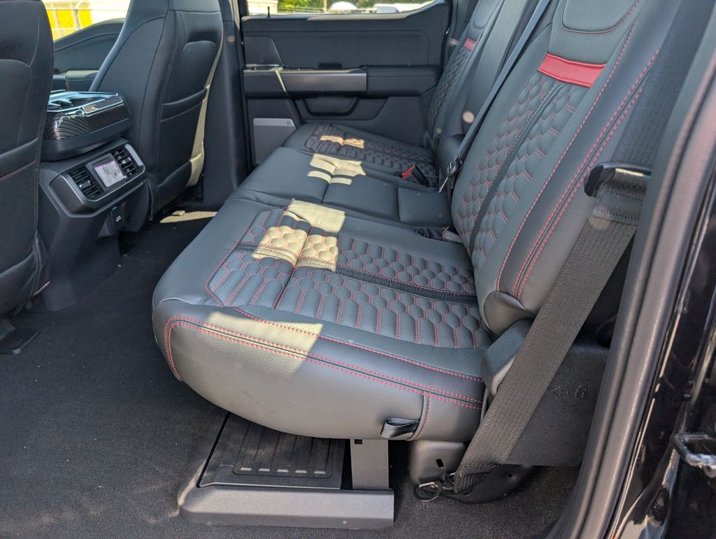 2025 Ford F-150 Lariat photo 8