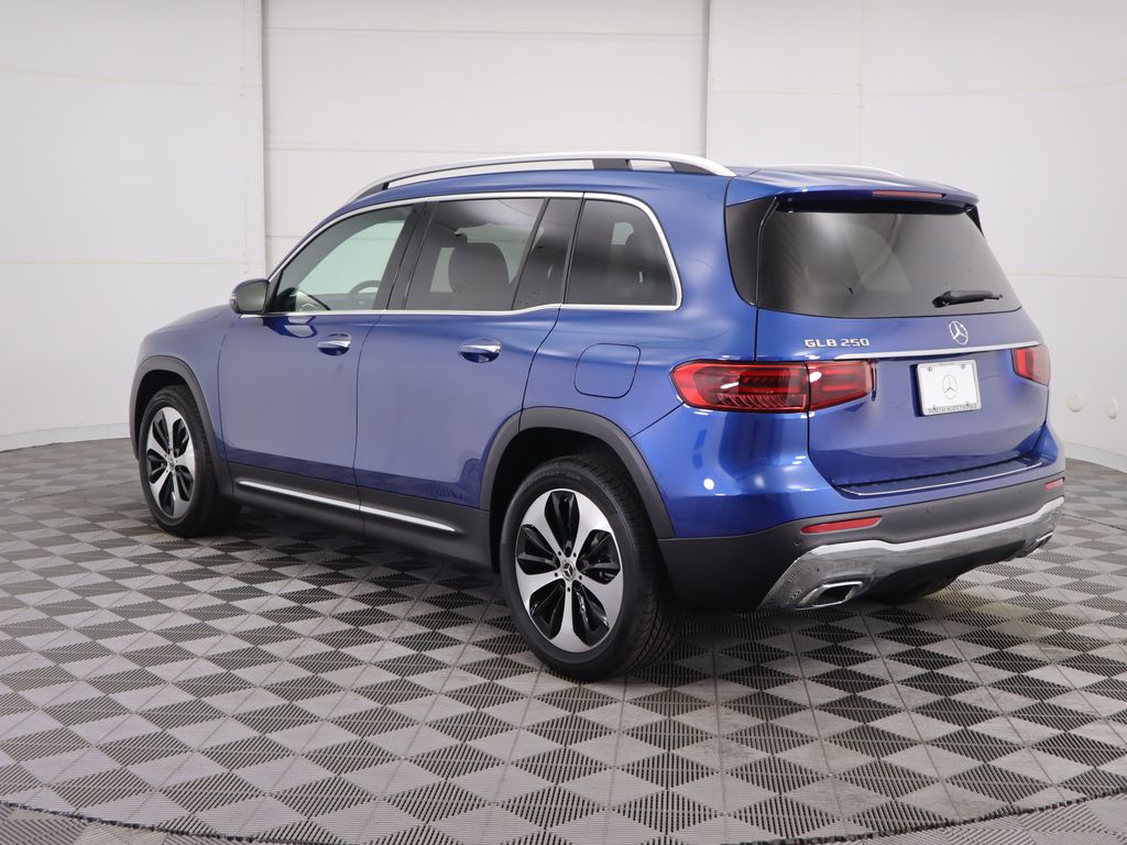 2026 Mercedes Benz GLB 250 photo 7