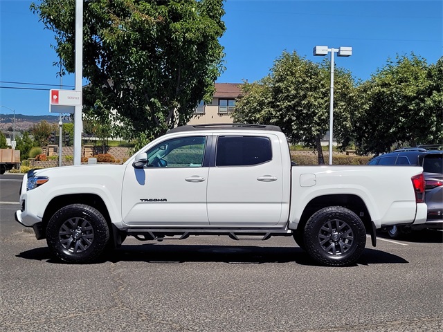 2022 Toyota Tacoma SR5 V6 photo 9