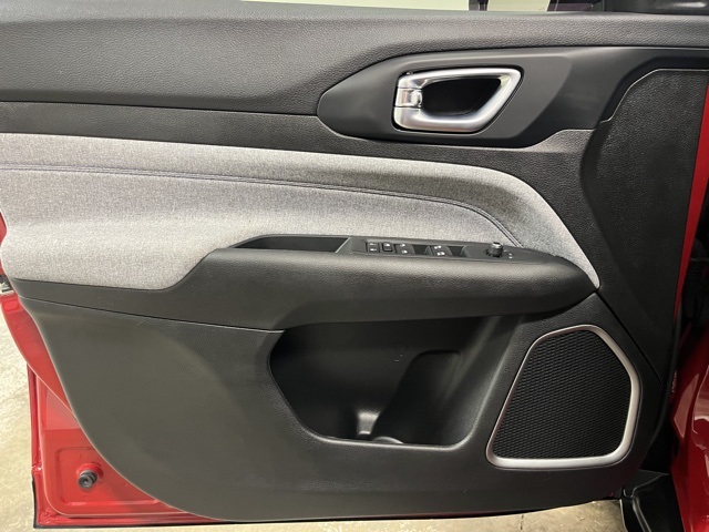 2023 Jeep Compass Latitude photo 18
