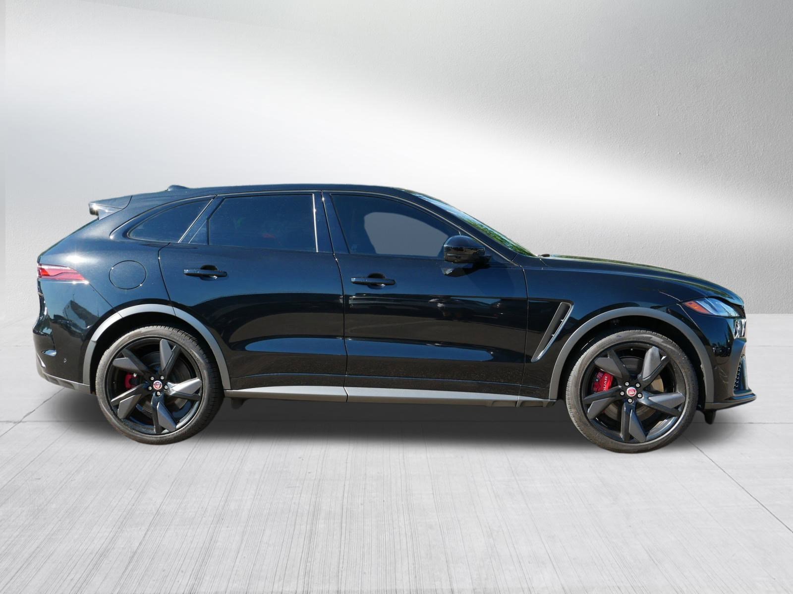 2023 Jaguar F-PACE SVR photo 4