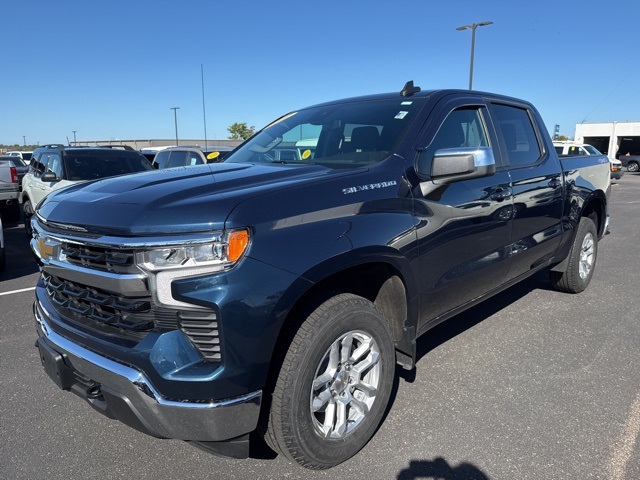 2022 Chevrolet Silverado 1500 LT photo 2