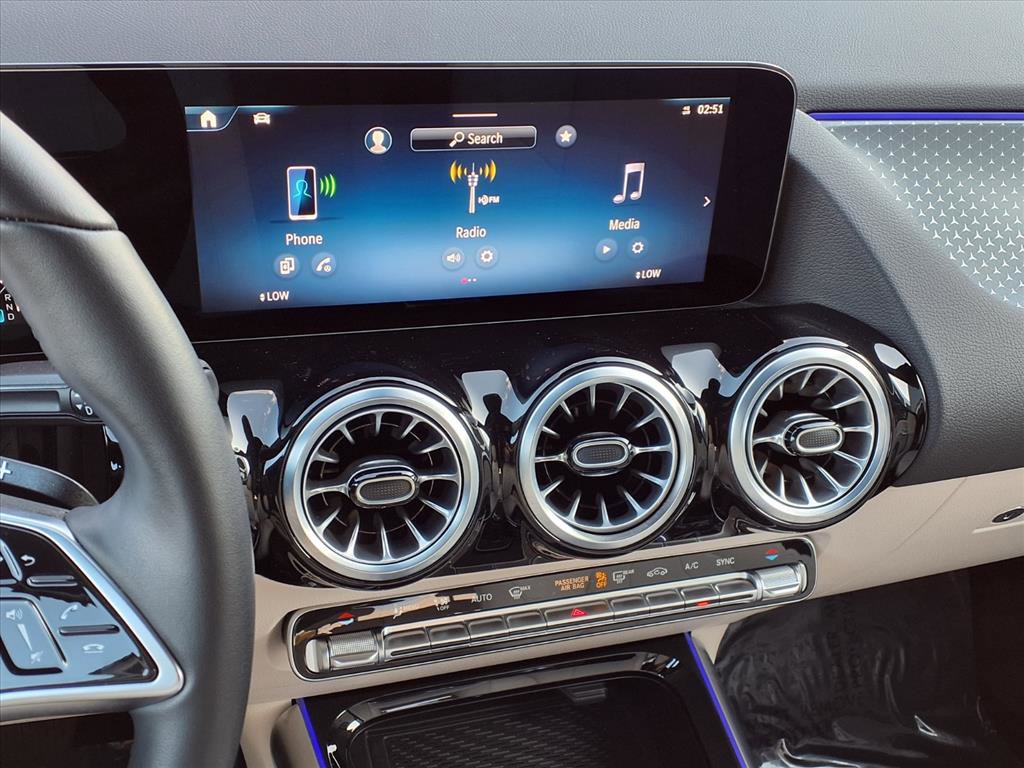 2025 Mercedes Benz GLA 250 4MATIC photo 2