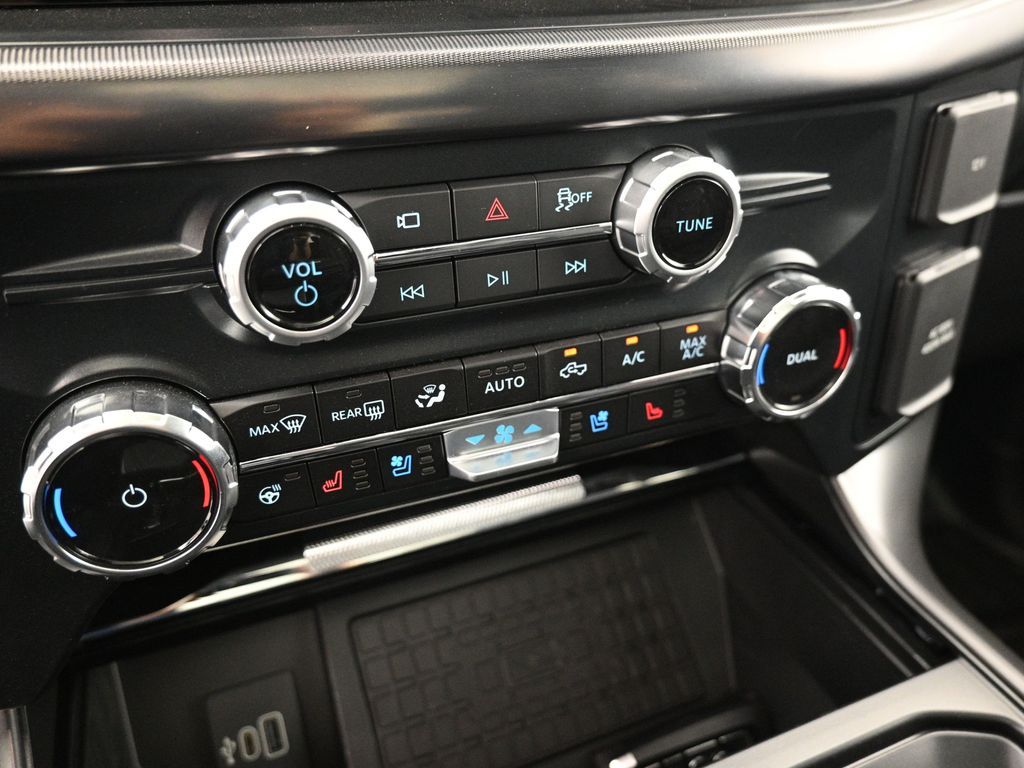 2025 Ford F-150 Lariat photo 16