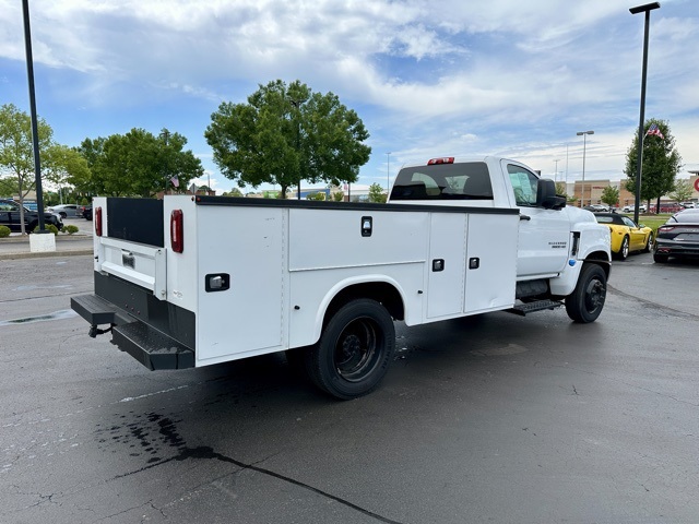 2023 Chevrolet Silverado 5500HD Work Truck photo 3