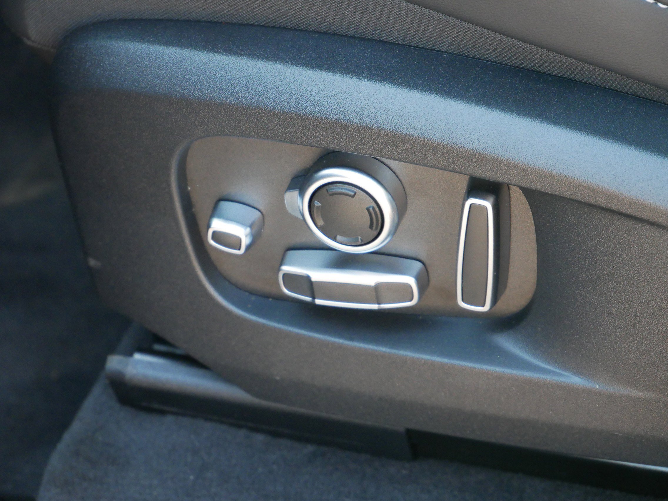 2026 Jaguar F-PACE P250 R-Dynamic S photo 3