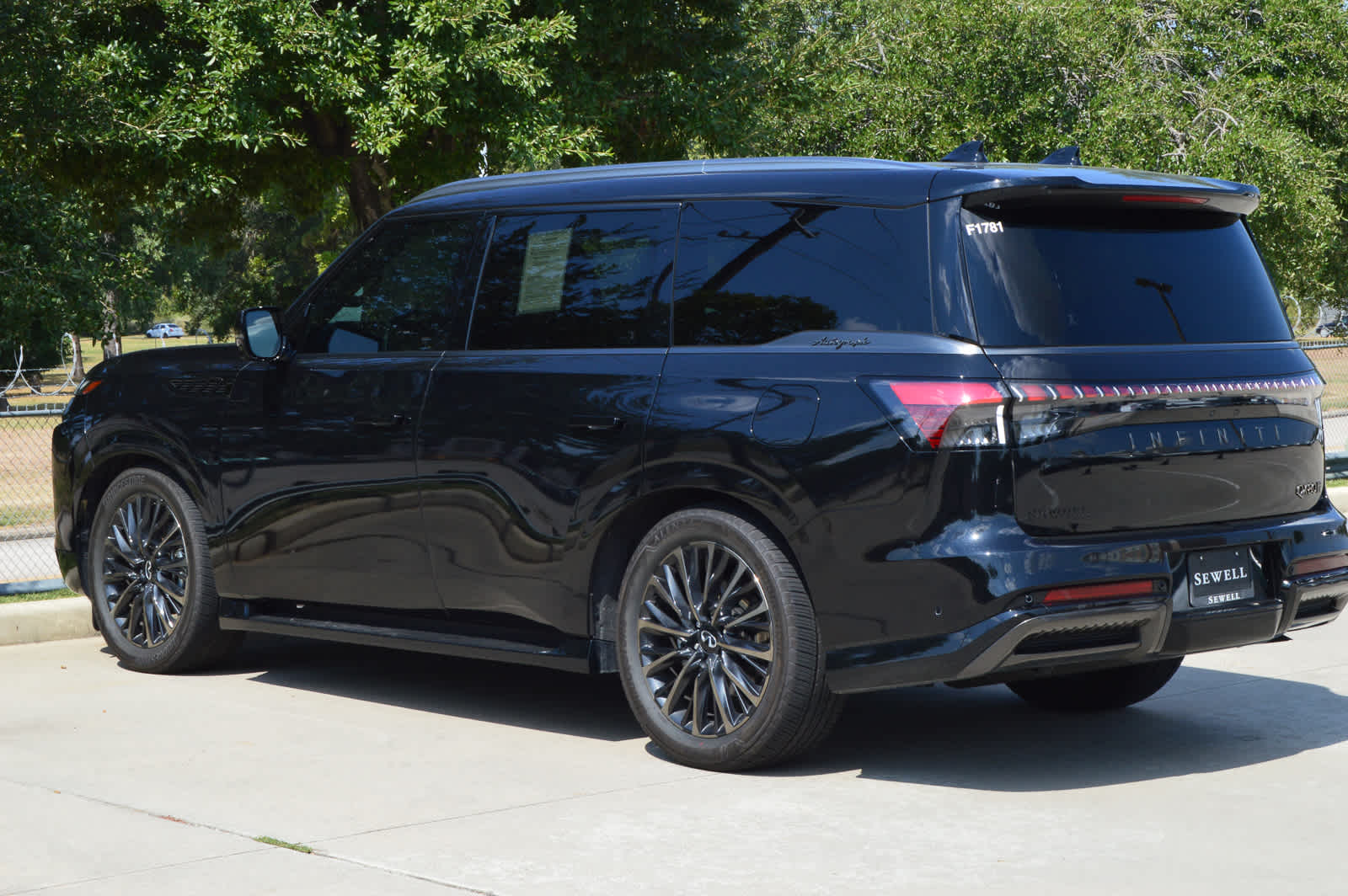 2025 Infiniti QX80 photo 6