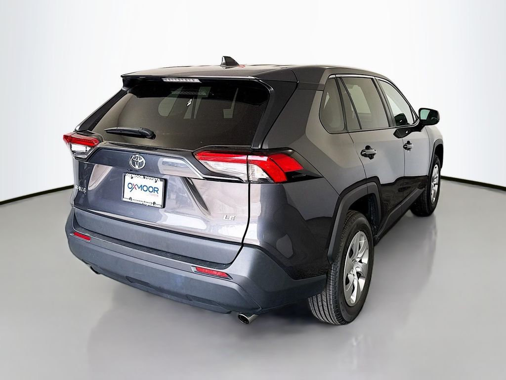 2024 Toyota RAV4 LE photo 7