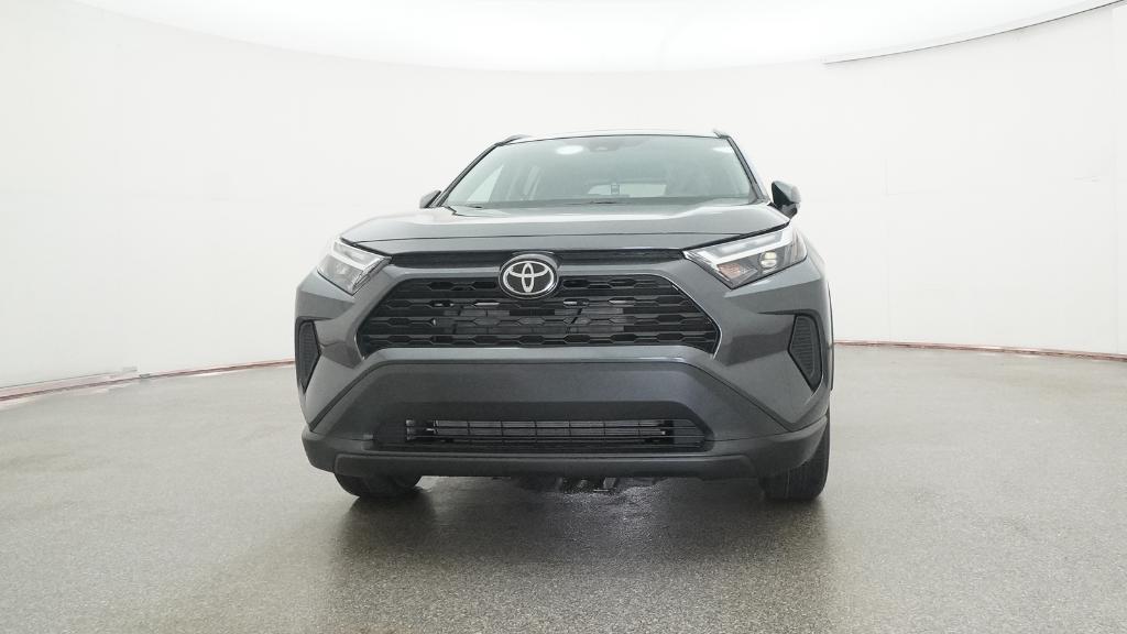 2025 Toyota RAV4 XLE photo 3