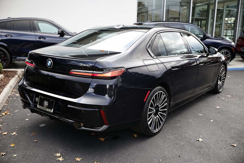 2025 Bmw 740i 7-series photo 2