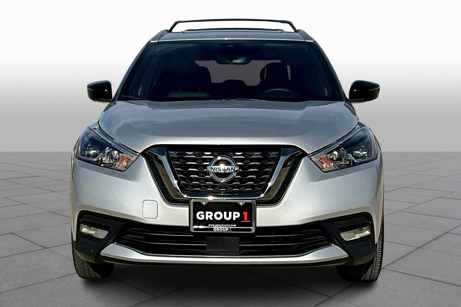 2020 Nissan Kicks SR photo 3