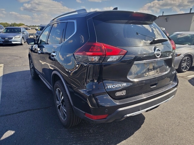 2019 Nissan Rogue SV photo 2