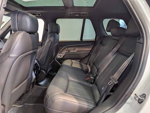 2025 Land Rover Range Rover SE photo 24