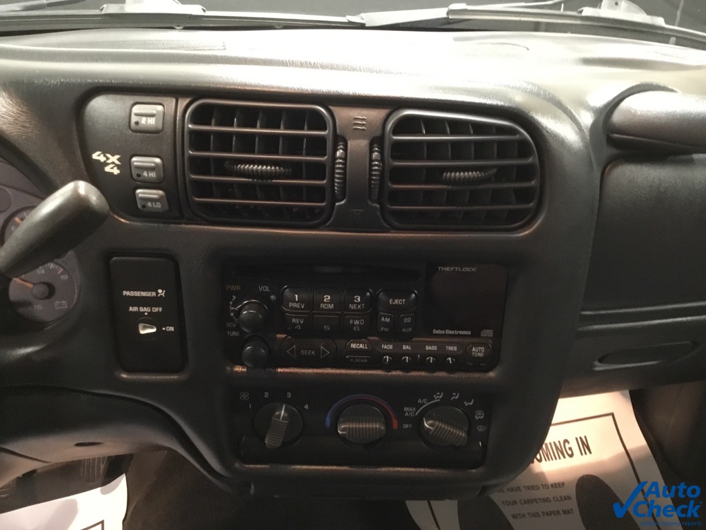 2000 Chevrolet S-10 Pickup photo 39