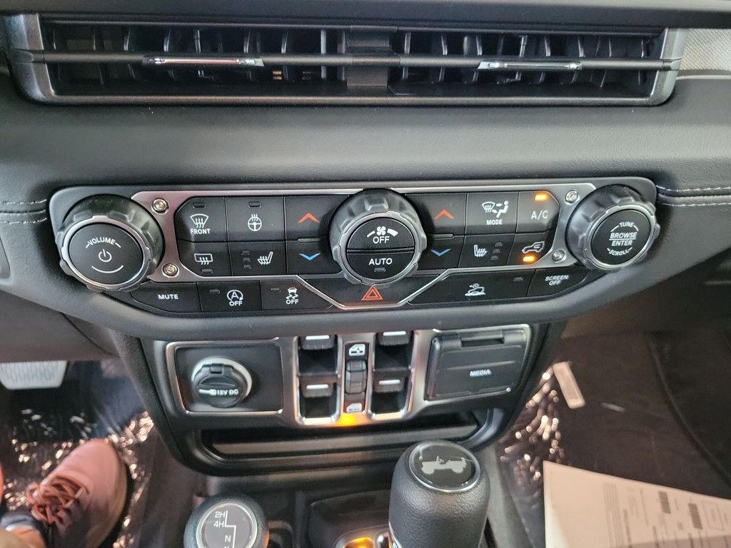 2025 Jeep Wrangler Sahara photo 19